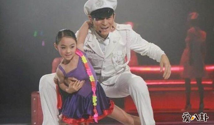 李连杰女儿给刘德华伴舞