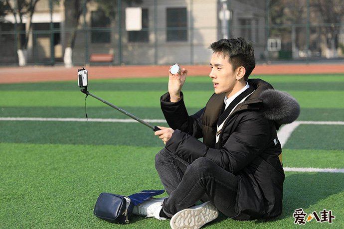 网友替李佳琦感到不值