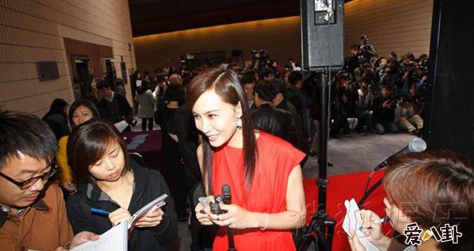 黄宗泽绯闻女友杨峥接受媒体采访