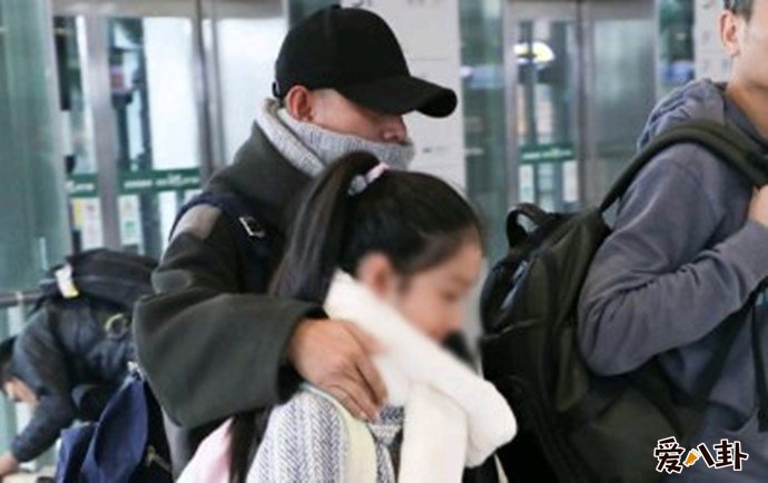 文章与女儿机场照