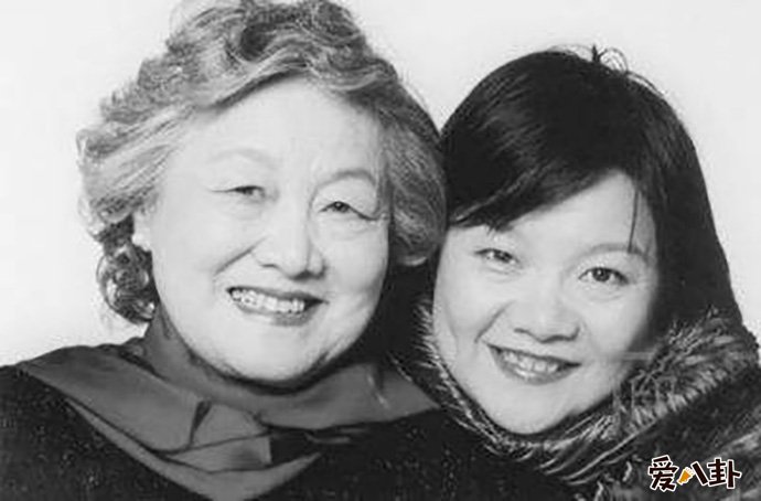 洪晃的父亲是谁