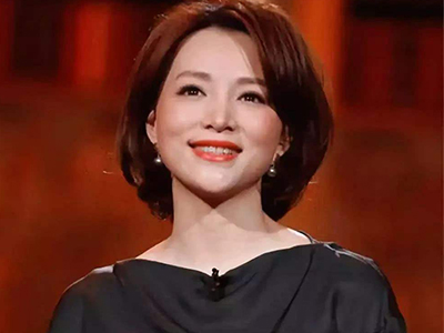 董卿的老公是谁 两人是怎么相恋的这其中还有一段坎坷的经历