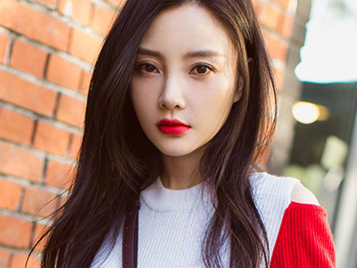 李小璐为网店拍写真 昔日影后为何落得如此下场细说她变身网红