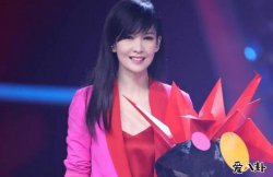 周慧敏老公是谁 曾因老公激吻大学生分手后又复合闪婚