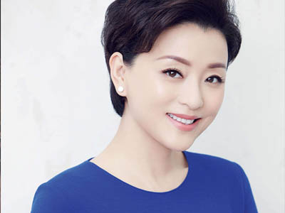 杨澜父亲是谁 身为著名主持人的她其家境如何近况又是怎样
