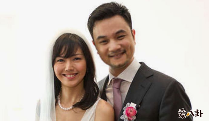 孙燕姿与老公结婚照