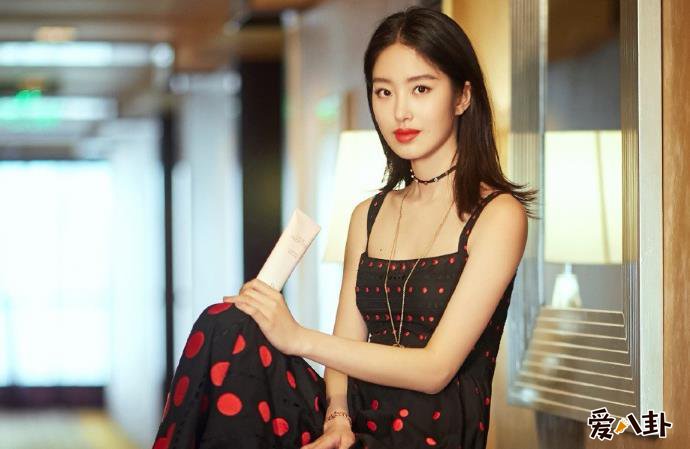 女演员杨采钰