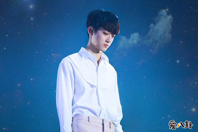 wannaone赖冠霖晕倒 