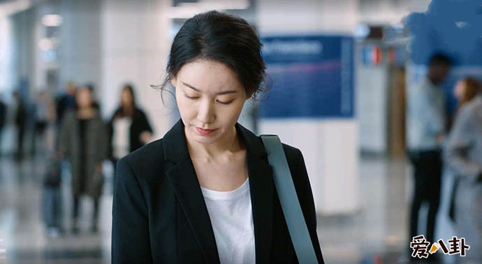 高露隐婚生子