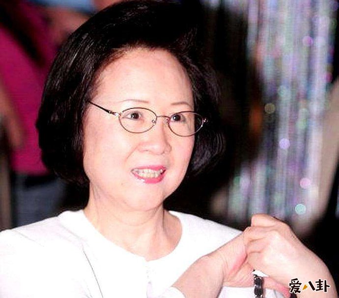 琼瑶的老公是抢来的