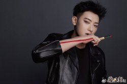 黄子韬流泪回忆全网黑 曾因解约被指抛弃队友事业跌谷底