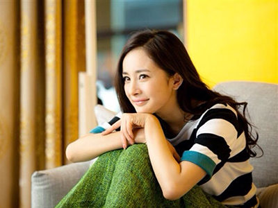 杨幂深夜赴美容院 再陷整容疑云此前杨幂整过哪里？