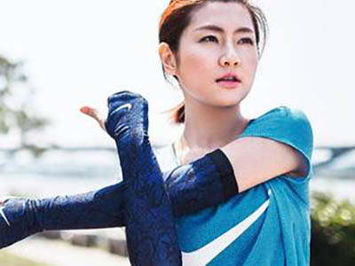 Selina在机场泪崩 究竟发生什么事让自出事以后变得坚强她崩溃