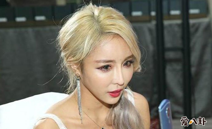 女星雪碧