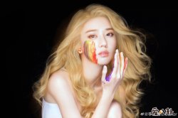 李凯馨个人资料 星二代李凯馨父母是谁为什么和干爹姓