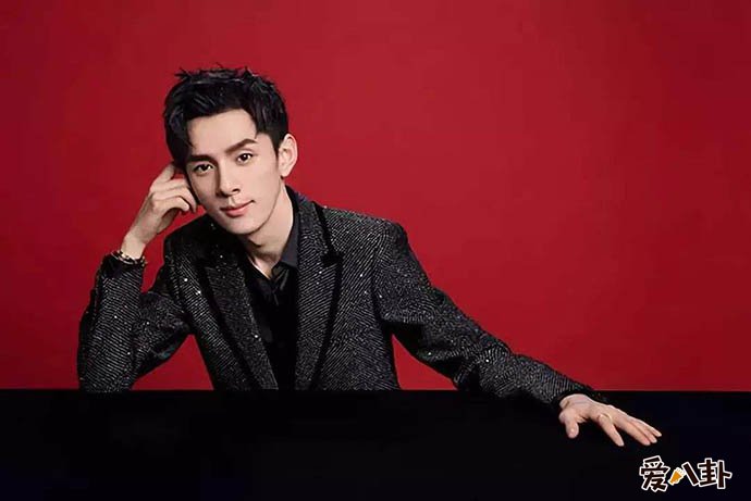 李佳琦在直播间追星华晨宇