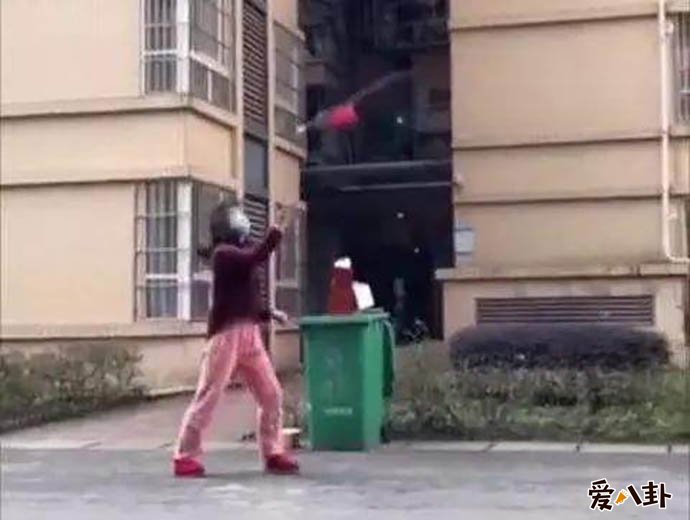 穿睡裤提剑丢垃圾视频女主角是谁