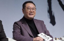 演员范伟妻子是谁 57岁范伟全家福曝光儿子非常帅气