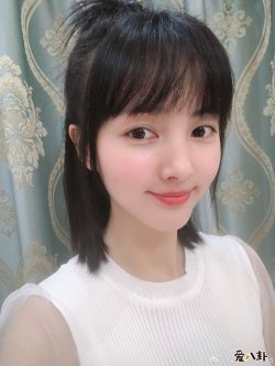 程小蒙多大年龄 曾是李易峰前女友她家里是做什么的