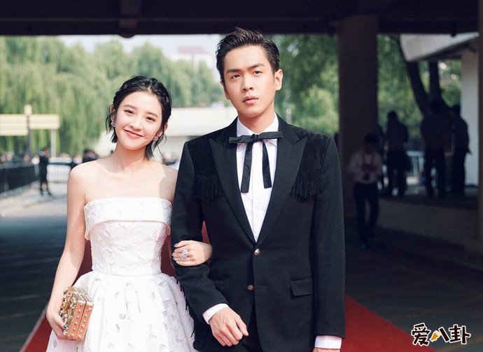 唐艺昕张若昀夫妇结婚照