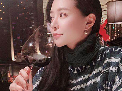 快女喻佳丽结婚 又是一对姐弟恋这几年喻佳丽都在做什么