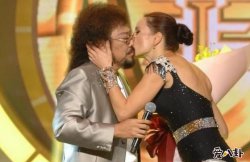 张菲老婆是谁 与韩国华人结婚15年育两子最后却离婚