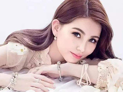 周杰伦告白昆凌 意外透露两人是如何开始的谁还不是个“小公举
