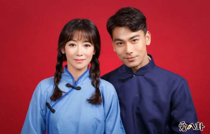 陈紫函戴向宇结婚证件照