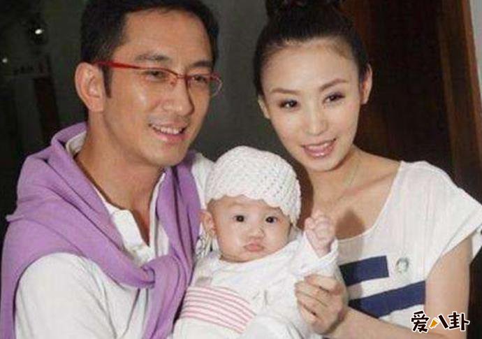 石洋子吴启华一家三口