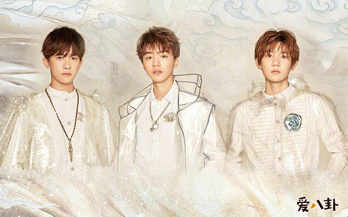 TFboys组合同时发布微博怎么回事