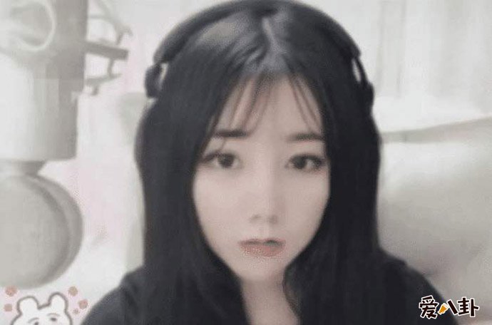 一条小团团直播露脸