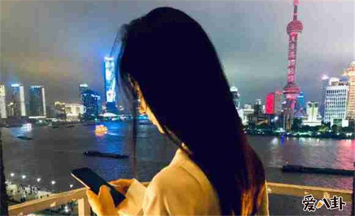 赵丽颖侧颜照