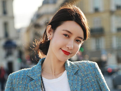 张大奕晒婚纱照并不是嫁给总裁 总裁夫人会让她轻易过门吗