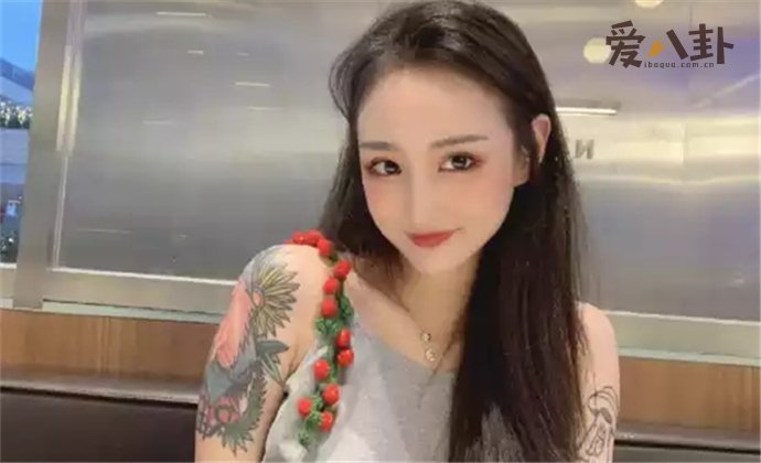 简自豪的女友奥咪咪