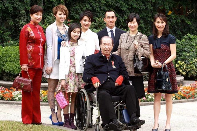 赌王过世奚梦瑶反被欺压
