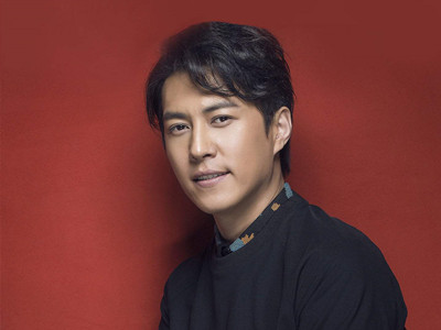 靳东婚史很精彩是怎么回事 结过多少次婚现任妻子是谁