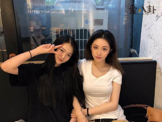 周梓倩被粉丝骂到换黑头像