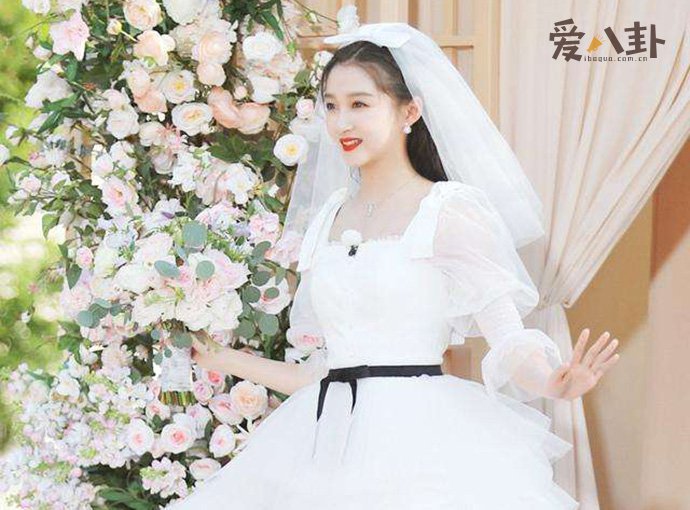 关晓彤婚纱造型