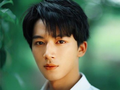 于正签约的新人撞脸林更新 新人王星越个人资料