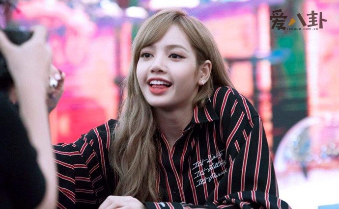 Lisa被经纪人诈骗十亿