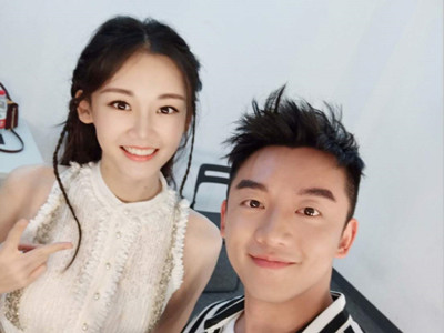 郑恺苗苗现身妇产医院 苗苗郑恺奉子成婚？