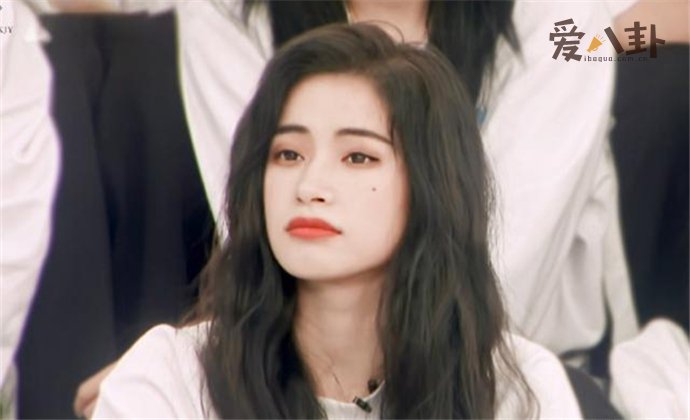 段小薇掀起刘海做回自己