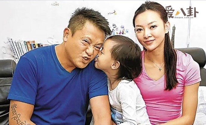 魏骏杰老婆一家三口