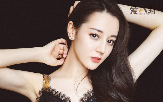 迪丽热巴直播时遭求婚