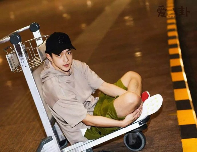 屈楚萧是怎么凉的