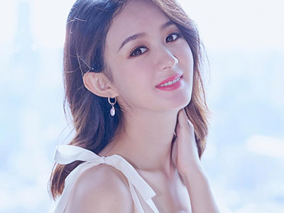 赵丽颖带儿子现身 想想真容曝光赵丽颖基因强大整容与否一看便