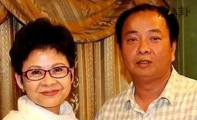 董文华与老公张楠合照