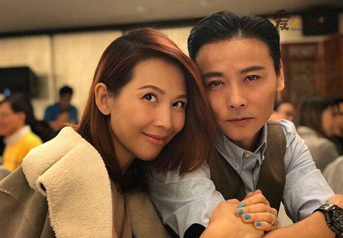 蔡少芬张晋夫妻合影