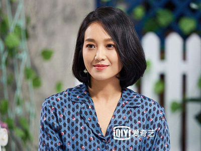 朱丹公开宣布怀二胎 挺孕肚素颜直播出镜
