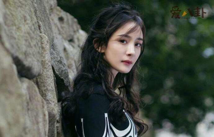 杨幂挖鼻孔的原因